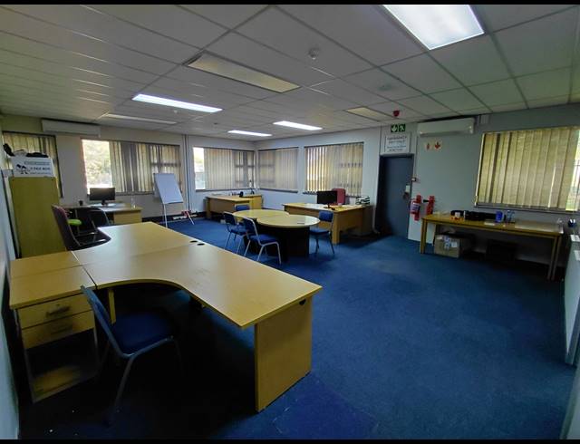 5,136M² OFFICE FOR SALE IN HALFWAY HOUSE